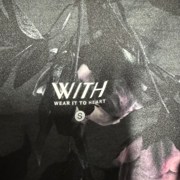 WITH Wear it to Heart Gray Peleton Pink Floral Yoga Pant Leggings Size Small - Picture 3 of 7